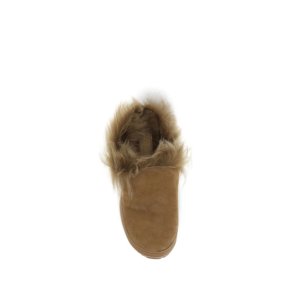 Pedro Garcia Mules with pile