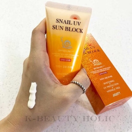 Солнцезащитный крем Jigott Snail UV Sunblock Cream SPF 50+ PA+++